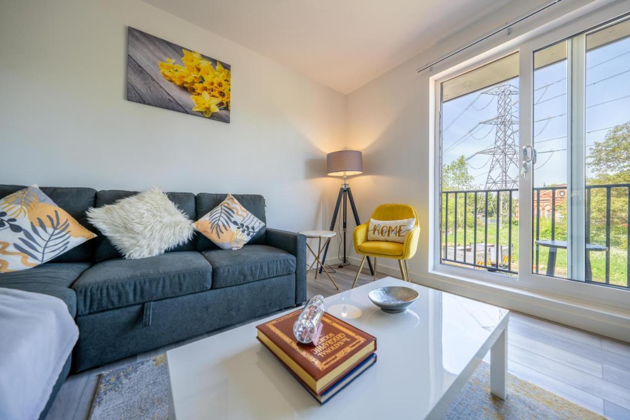 Ash View Place 4 -Heathrow - Thorpe Park - Free Parking Staines-upon-Thames Exterior foto