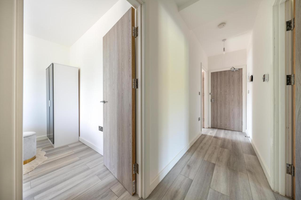 Ash View Place 4 -Heathrow - Thorpe Park - Free Parking Staines-upon-Thames Exterior foto