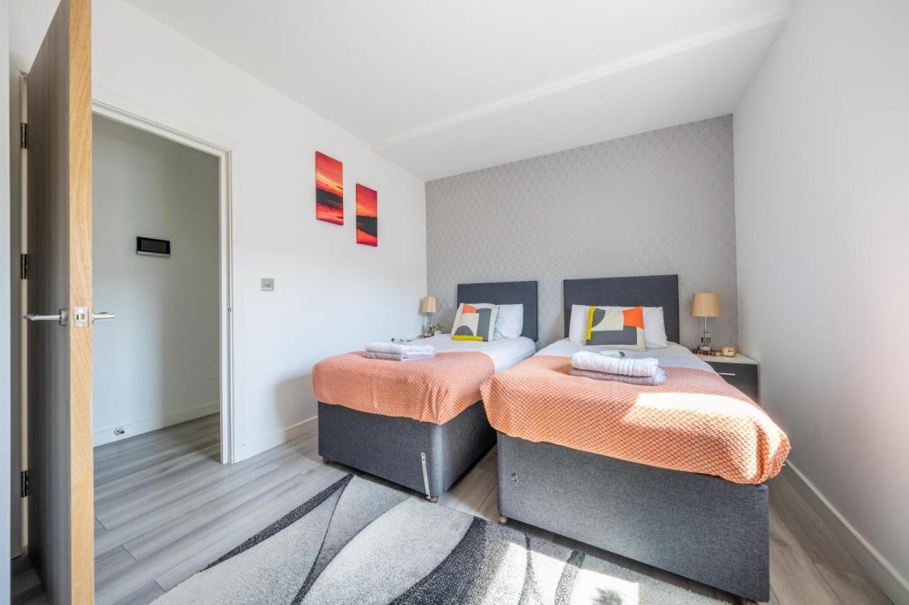 Ash View Place 4 -Heathrow - Thorpe Park - Free Parking Staines-upon-Thames Exterior foto